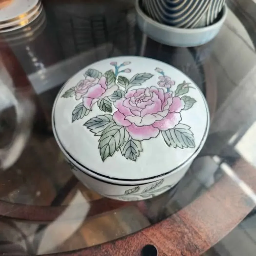 Vintage Chinoiserie/Shabby Chic Floral Rose Ceramic Trinket Box Cottage Coquette